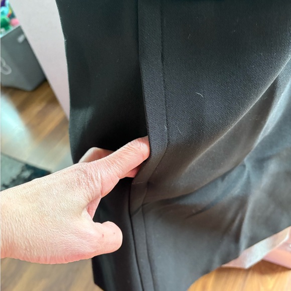 Elegant Black Women's Skirt - Picture 4 of 12